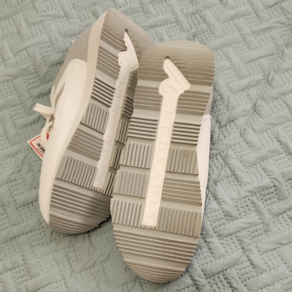 Redvanly Men’s White Athletic Sneakers with Gray Accents - Picture 6 of 10